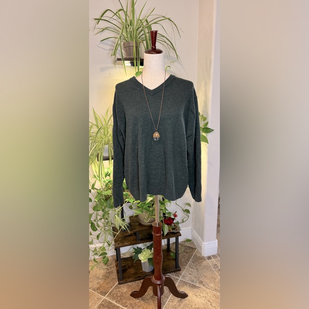 Hart Schaffner Marx V-Neck Sweater in Deep Green - Picture 2 of 8